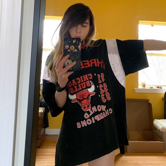 Vintage 90s reworked Chicago Bulls threepeat tee - Picture 10 of 11